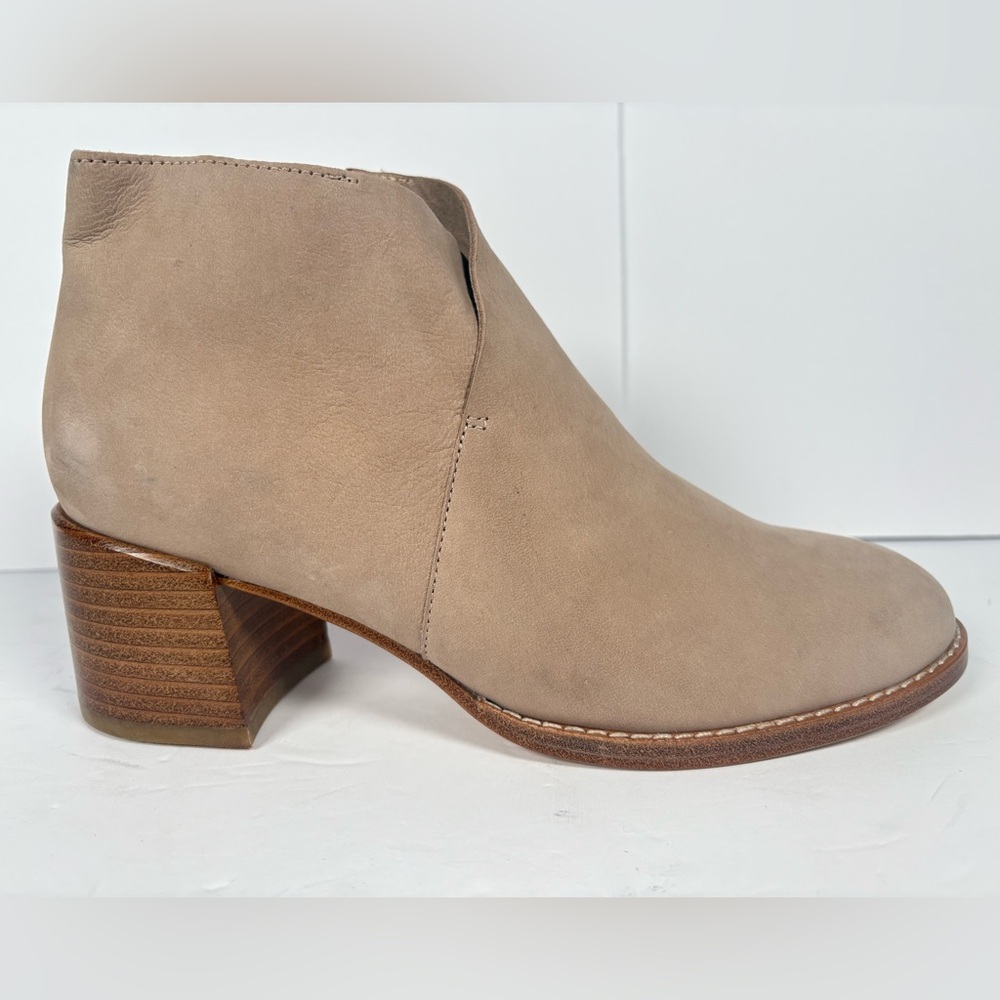 Eileen Fisher Melrose Women’s Sz 6 Taupe Suede Ankle Booties